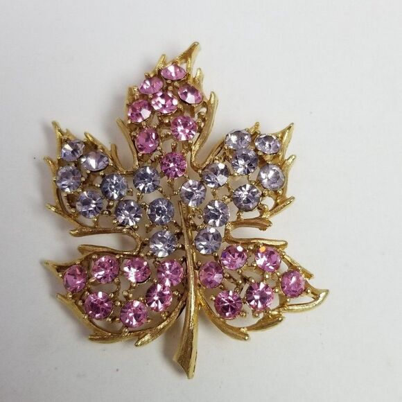 Vintage Pink Purple Rhinestone Leaf Shape Brooch Pastel Gold Tone Setting Estate - Picture 5 of 6